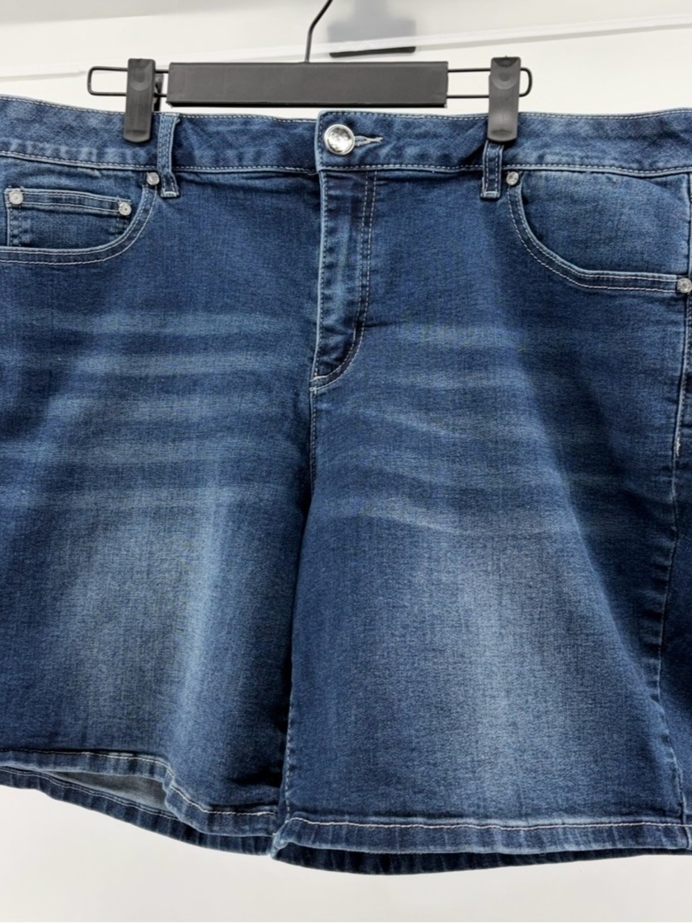 Est.1946 Women's Blue Denim Classic Shorts Stretch With Bling Size 18W - Picture 2 of 9